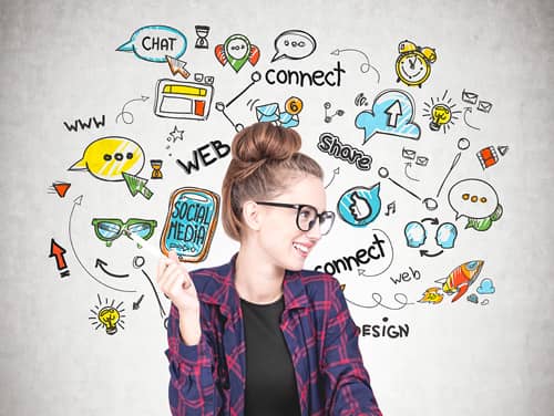 Community management Jeune fille hipster Community management
